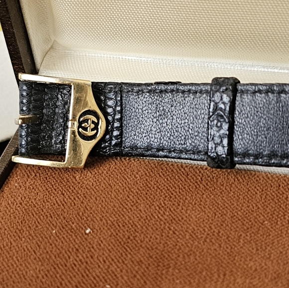 BALLYS GUCCI WATCH IN ORIGINAL BOX AND PACKAGING - Picture 3 of 10